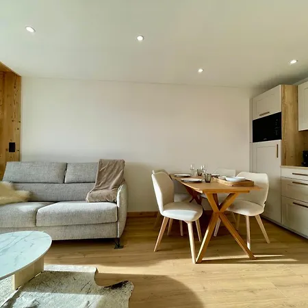 Homency - Le Majestic K5 *